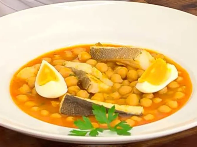 Garbanzos marineros, receta con legumbres y pescado