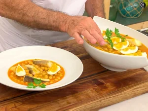 Garbanzos marineros, receta con legumbres y pescado-2